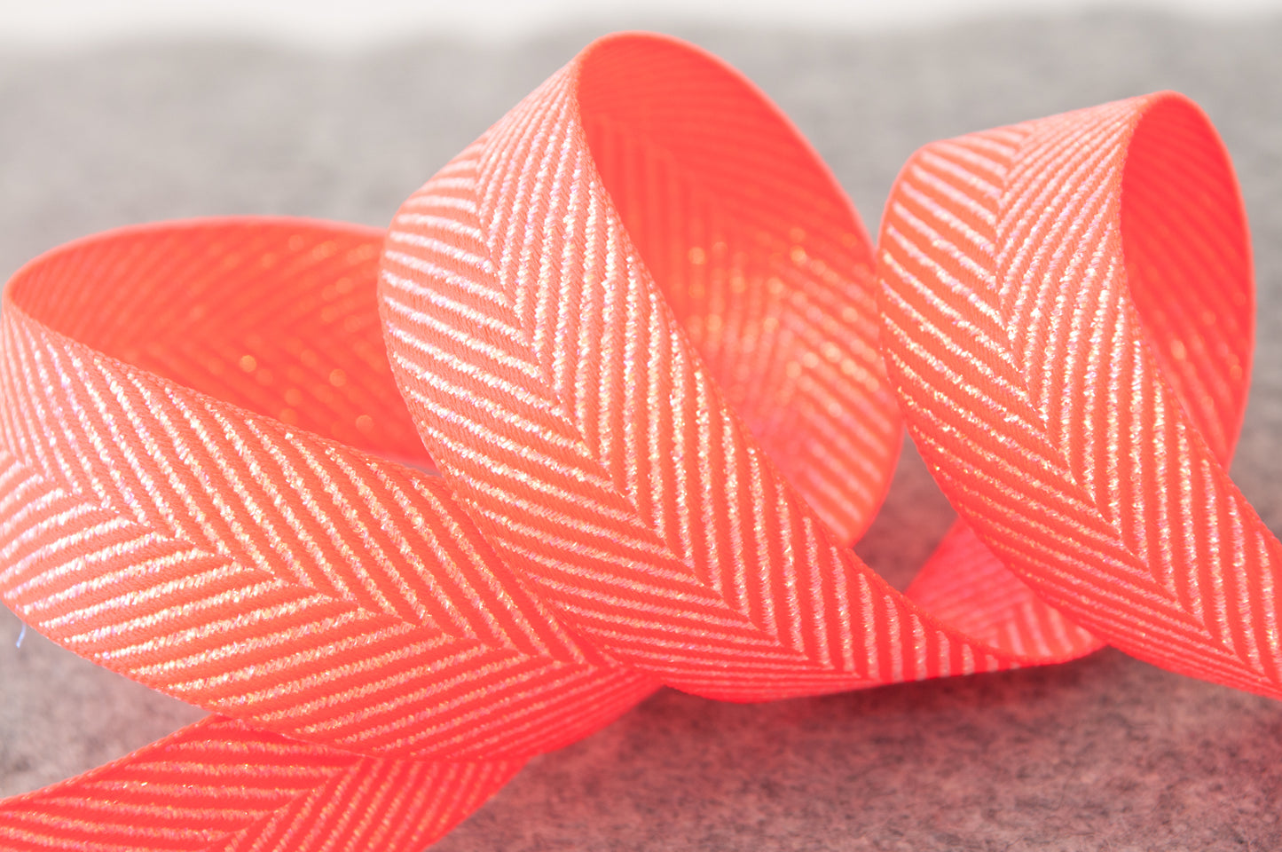 Zig Zag: 25mm: Neon Pink