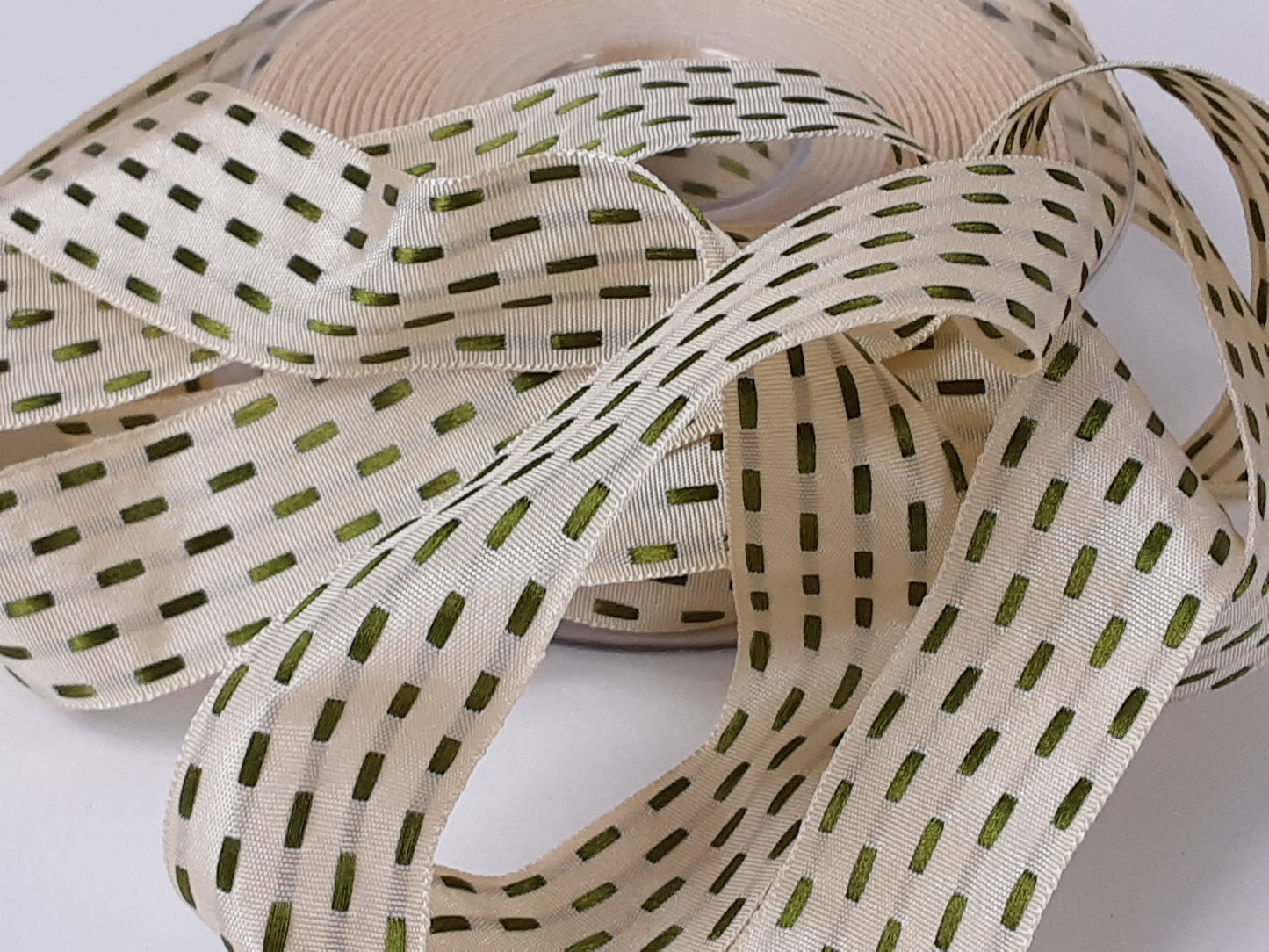 Parallel Stitch: 25mm: Ivory / Cypress