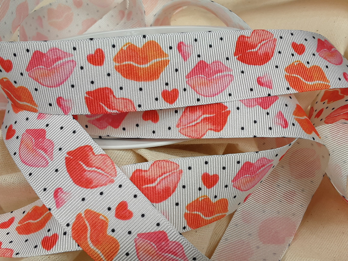 Kiss Me: 25 mm: White/Multi