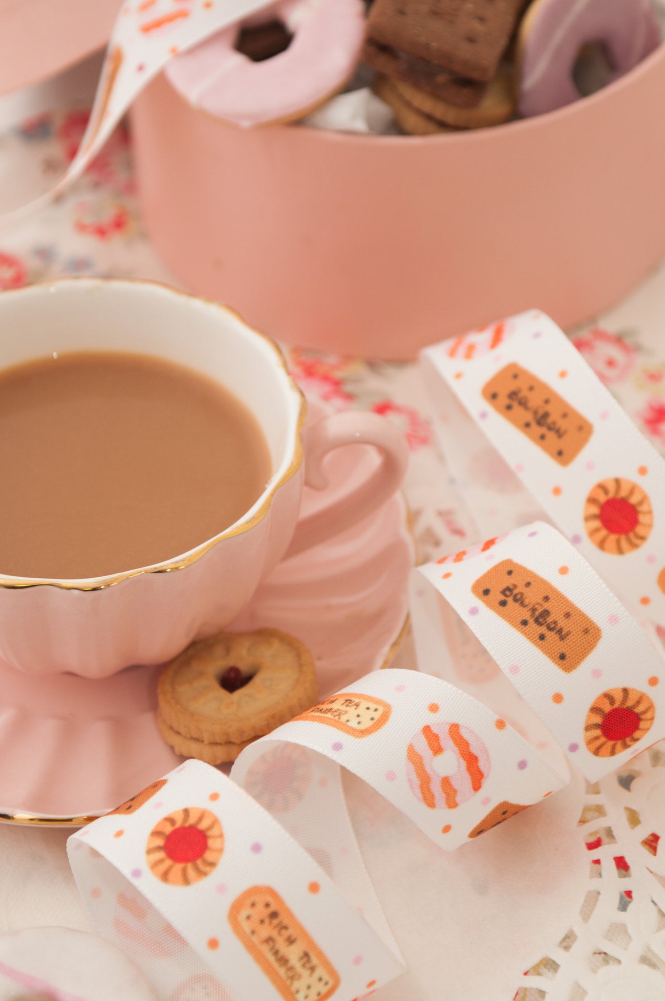 Tea Time 25 mm: White/Multi