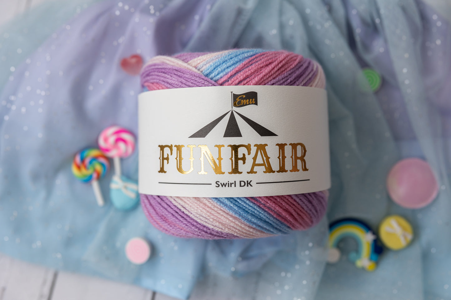 Funfair Swirl DK - Flying Elephants (012)