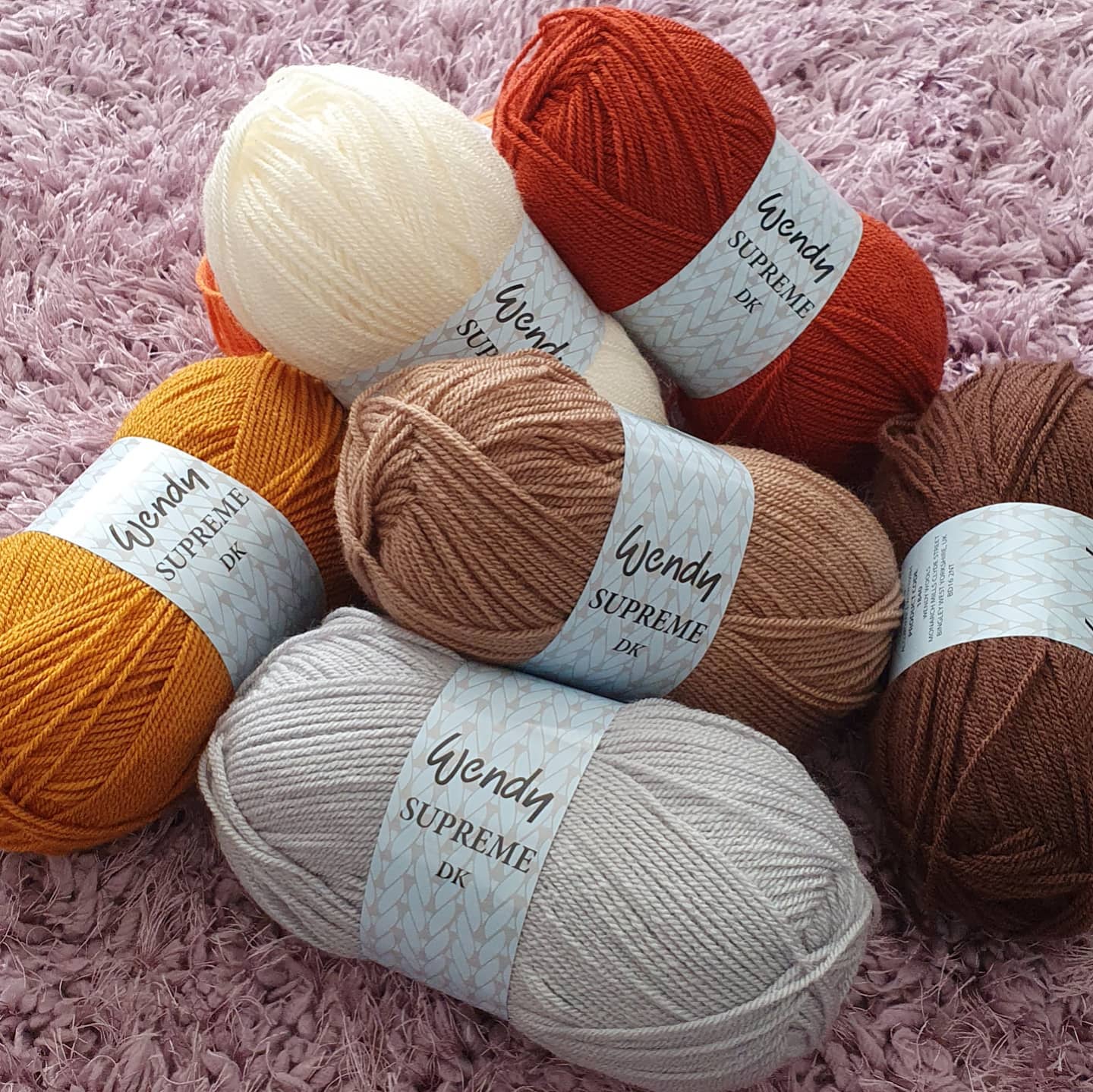 Wendy Supreme DK/ Antique Apricot