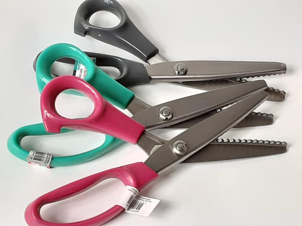 Scissors: Pinking Shears: 23.5cm
